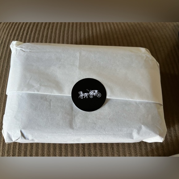 Coach Mini Jamie Camera Bag In Signature Canvas With Heart Print new with tags - Picture 4 of 5